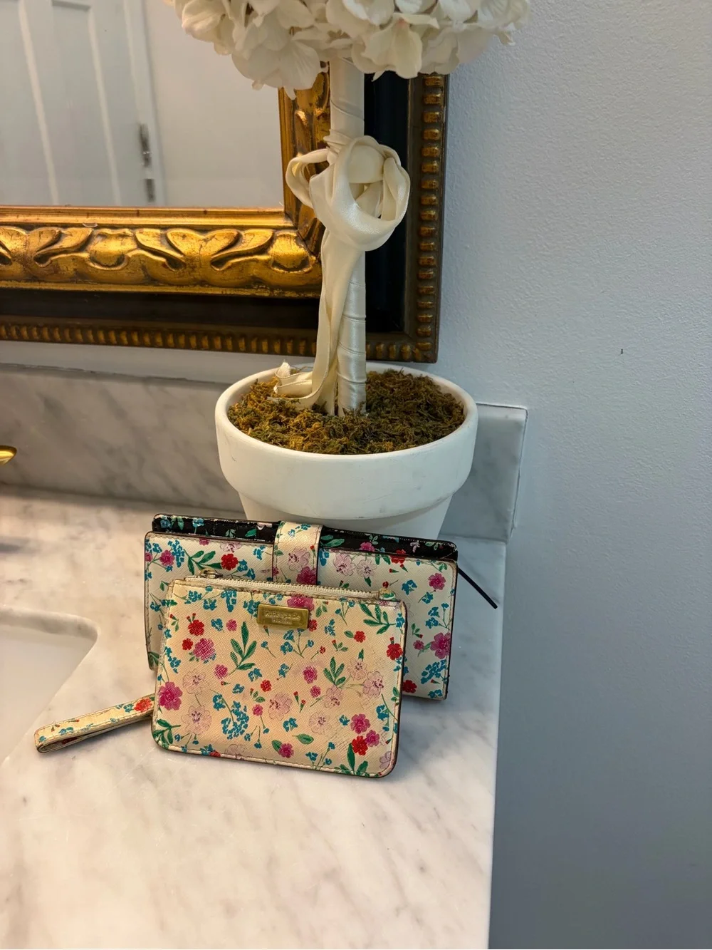 kate spade New York Stacey Floral Zip Wallet Wristlet and coin purse